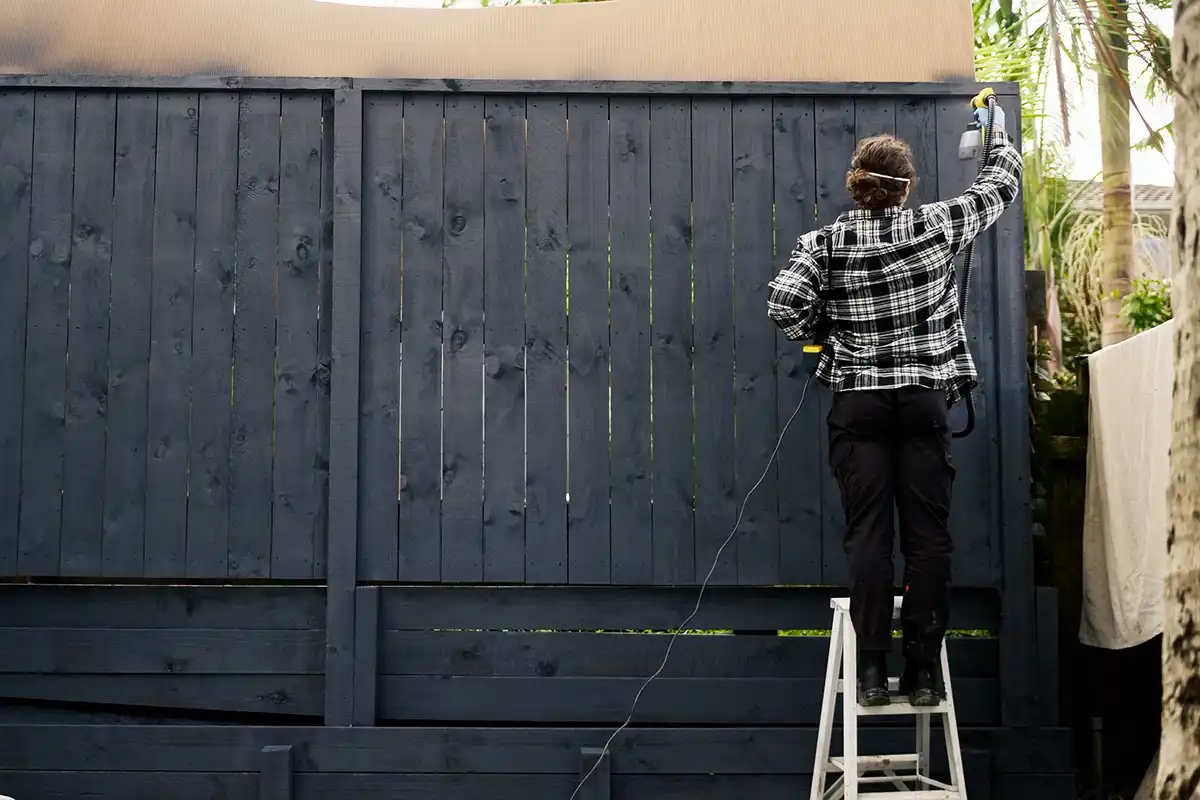 spray paint a fence